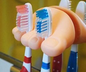 foot-toothbrush-holder_400x333